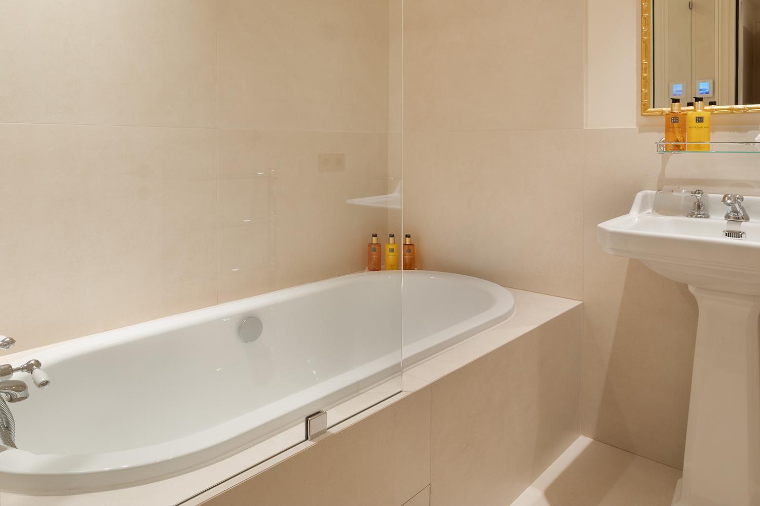 Pick A Flat'S Apartements With Services In Louvre - Rue Des Halles Paříž Exteriér fotografie