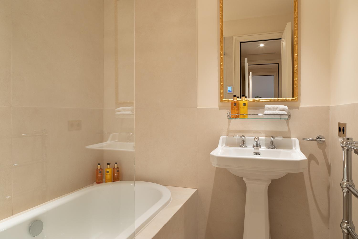 Pick A Flat'S Apartements With Services In Louvre - Rue Des Halles Paříž Exteriér fotografie